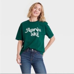 Universal Thread - Women’s Dark Green ‘Après Ski’ Graphic Short Sleeve Top Small